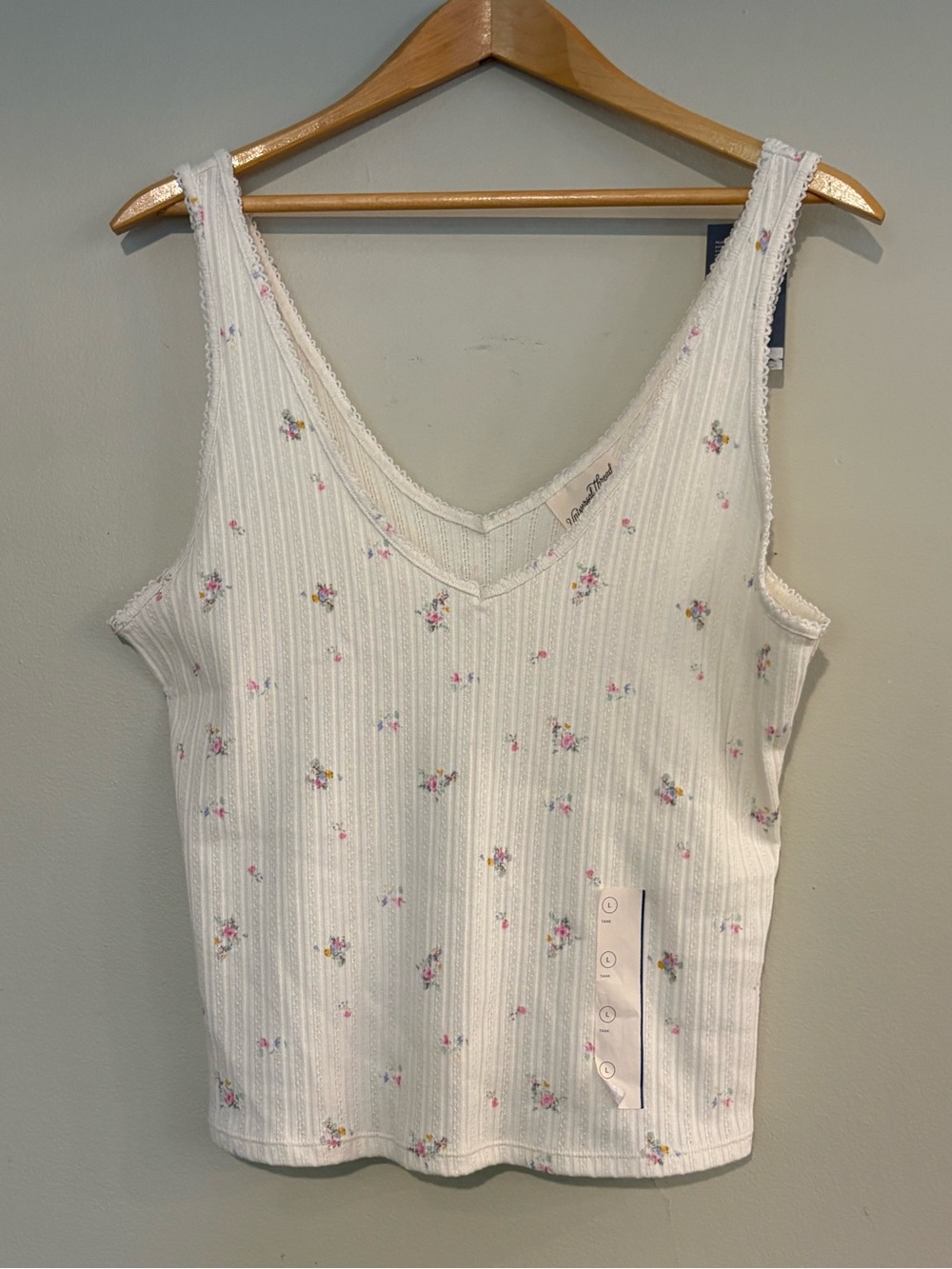 Universal Thread Top